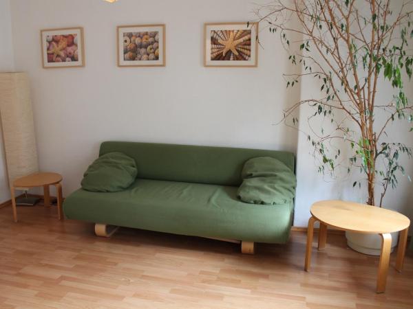 Hostel Louise 20 : photo 7 de la chambre chambre double avec salle de bains commune