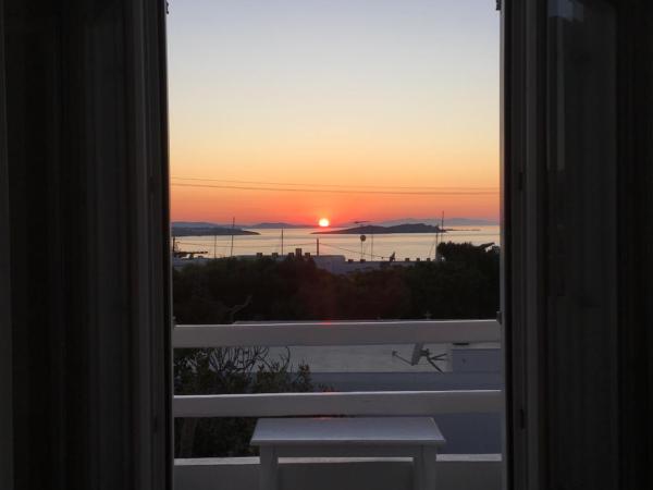 White Myth : photo 2 de la chambre chambre supérieure avec balcon - vue sur mer