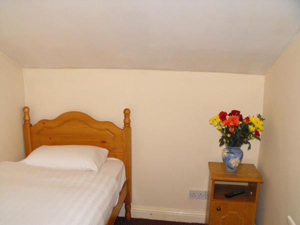 Hazelbrook Lodge : photo 8 de la chambre chambre simple avec salle de bains commune