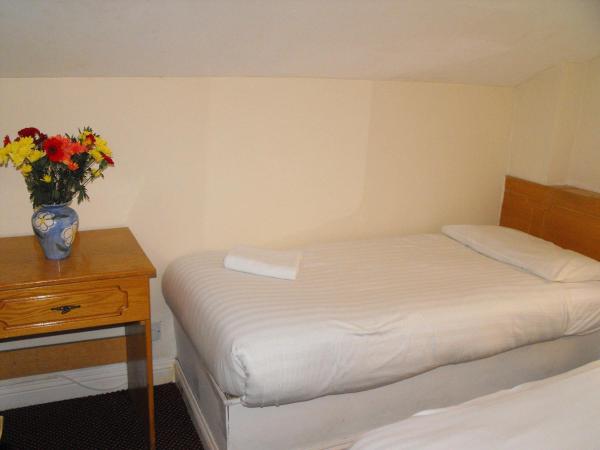 Hazelbrook Lodge : photo 1 de la chambre chambre simple avec salle de bains commune