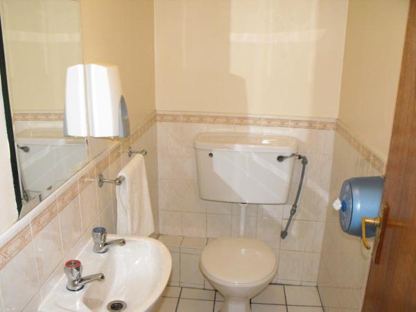 Hazelbrook Lodge : photo 9 de la chambre chambre simple avec salle de bains commune