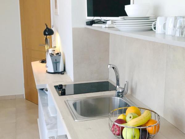 Athens Studios : photo 4 de la chambre studio penthouse avec vue et accès au jardin sur le toit