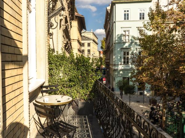 Hotel Collect - Adults Only : photo 2 de la chambre suite avec balcon