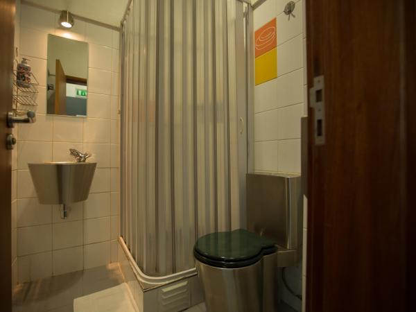 HI Lisboa - Pousada de Juventude : photo 8 de la chambre chambre lits jumeaux standard