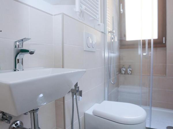 Residenza Leone : photo 3 de la chambre grande chambre double ou lits jumeaux avec salle de bains privative