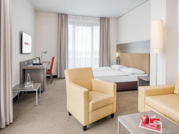 IntercityHotel Dresden : photo 1 de la chambre chambre familiale (2 adultes + 1 enfant)