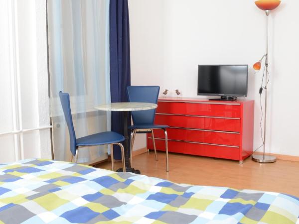 Guesthouse Casa Esperanza Basel : photo 4 de la chambre chambre double avec salle de bains commune