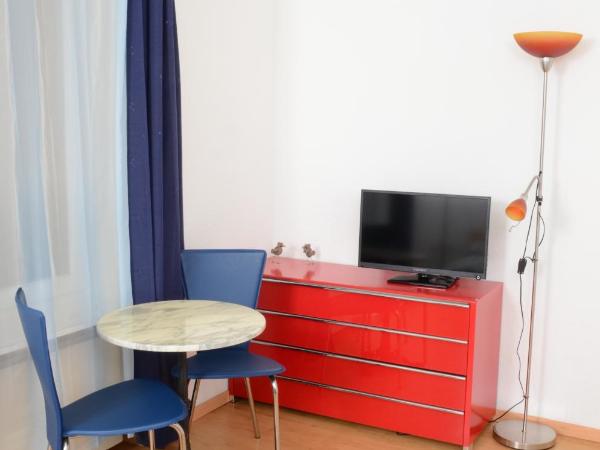 Guesthouse Casa Esperanza Basel : photo 9 de la chambre chambre double avec salle de bains commune