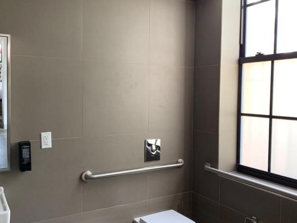 Generator Miami : photo 6 de la chambre chambre privée pour personnes à mobilité réduite de 4 lits