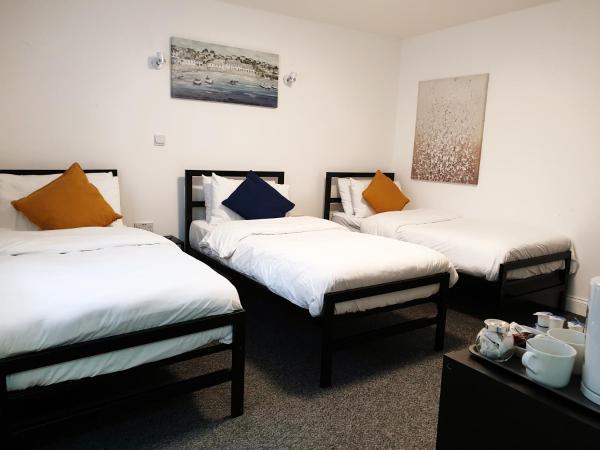 Wanstead Hotel : photo 7 de la chambre chambre triple avec salle de bains privative