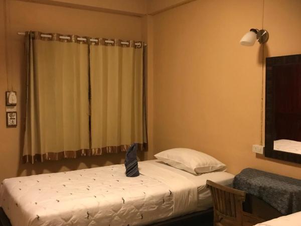 S.K. House 1 : photo 2 de la chambre chambre double ou lits jumeaux standard avec ventilateur