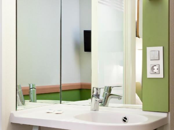 Ibis Budget Madrid Calle Alcalá : photo 3 de la chambre chambre lits jumeaux