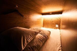 &AND HOSTEL HOMMACHI EAST : photo 2 de la chambre room #492508820