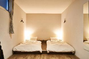 &AND HOSTEL HOMMACHI EAST : photo 3 de la chambre room #492508820