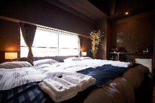 &AND HOSTEL HOMMACHI EAST : photo 7 de la chambre room #492508823