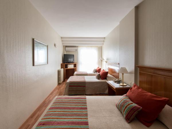Hotel Solans Riviera : photo 5 de la chambre chambre triple exécutive