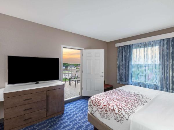 La Quinta by Wyndham Houston Channelview : photo 3 de la chambre chambre lit king-size avec balcon - non-fumeurs