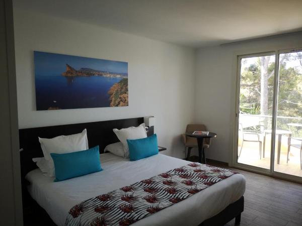 Hôtel Corniche du Liouquet : photo 8 de la chambre chambre supérieure avec terrasse - vue sur mer