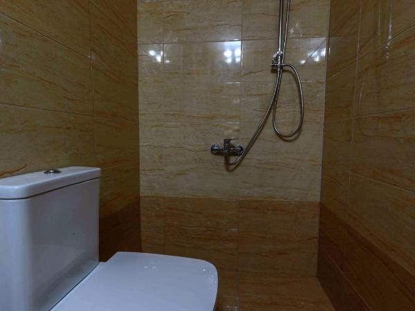 Central Rooms : photo 6 de la chambre chambre double ou lits jumeaux deluxe avec balcon