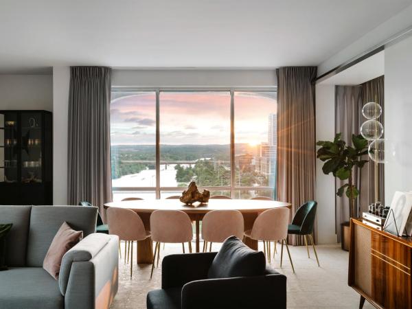 The LINE Austin : photo 2 de la chambre rwb suite