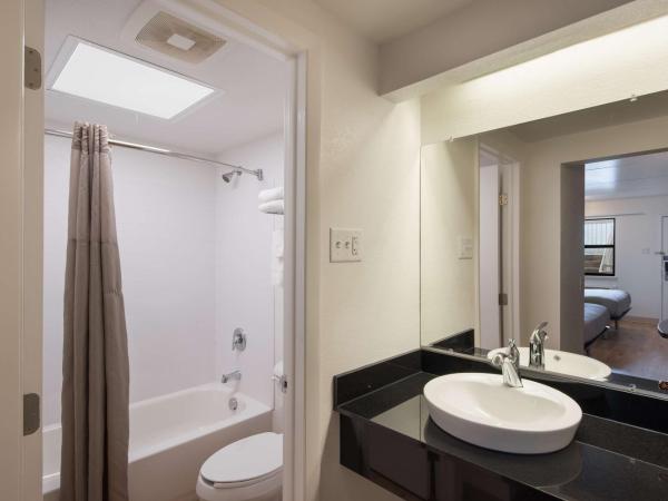 Studio 6 Colorado Springs, Colorado - Air Force Academy : photo 5 de la chambre chambre lit king-size deluxe - non-fumeurs 