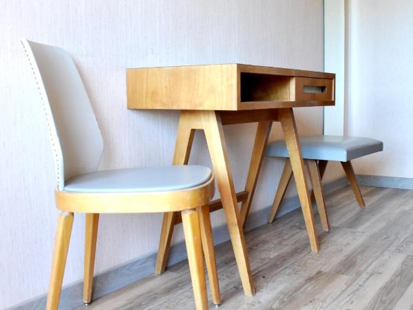 Chez Elsy - Crans-Sapins : photo 4 de la chambre chambre lits jumeaux avec balcon