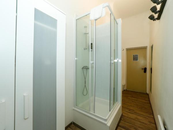 Self Check-in Time Out City Hotel Vienna : photo 6 de la chambre chambre double avec toilettes communes