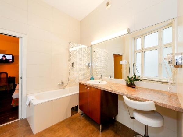 Very Central, 5 min to city center, Self Check In : photo 7 de la chambre chambre double deluxe