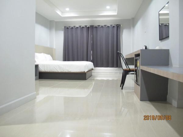 River Kwai View Hotel - SHA Extra Plus Certified : photo 2 de la chambre chambre lits jumeaux supérieure - vue sur ville