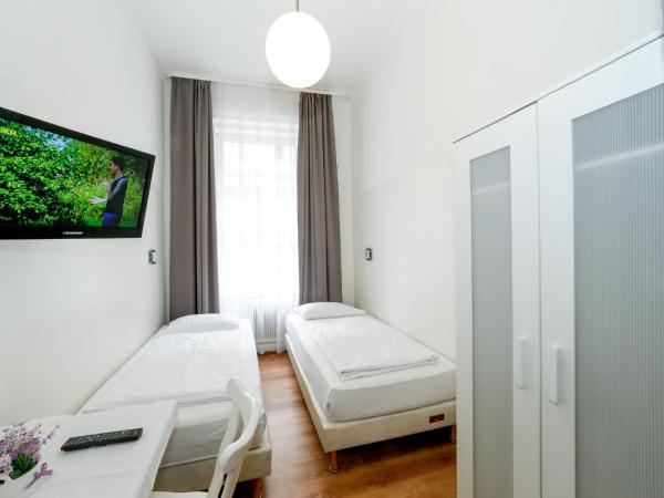 Self Check-in Time Out City Hotel Vienna : photo 3 de la chambre chambre double avec toilettes communes