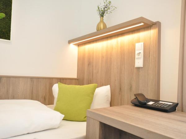 Hotel Perlach Allee by Blattl : photo 9 de la chambre chambre lits jumeaux