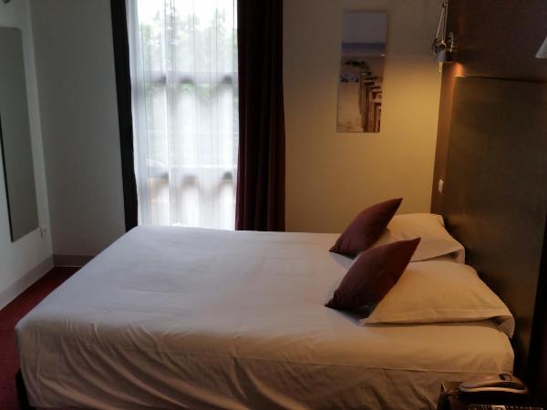 Hotel Canal Aigues Mortes : photo 3 de la chambre chambre triple supérieure « panama »
