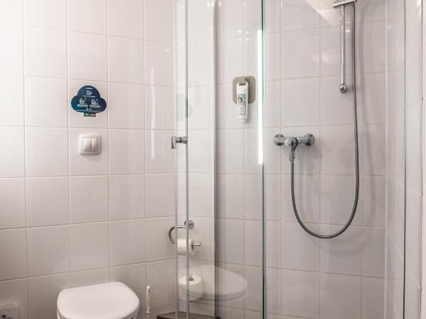 Hotel Ibis Krakow Centrum : photo 4 de la chambre chambre standard lit queen-size