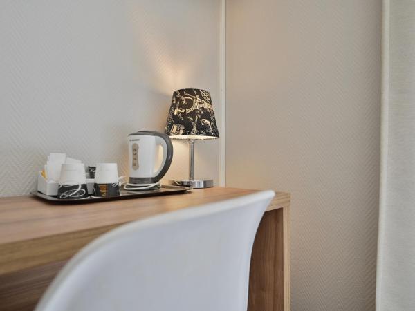 Hôtel La Rotonde : photo 8 de la chambre chambre double ou lits jumeaux confort avec climatisation