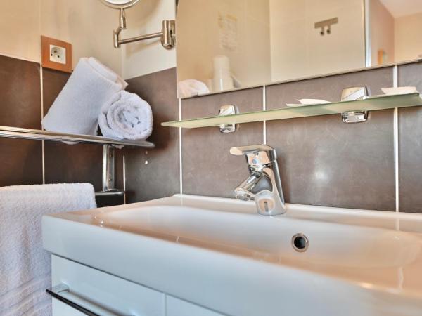 Hôtel La Rotonde : photo 7 de la chambre chambre double ou lits jumeaux confort avec climatisation