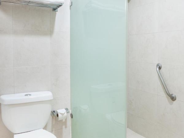 Capital O Veracruz Suites : photo 5 de la chambre chambre double standard avec 2 lits doubles