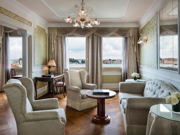 Baglioni Hotel Luna - The Leading Hotels of the World : photo 2 de la chambre suite tiziano - vue sur lagon