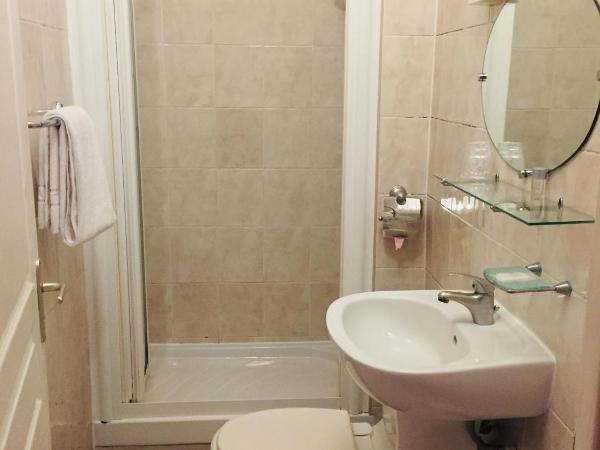 Paris Hôtel Le Mediterraneen : photo 6 de la chambre chambre simple standard