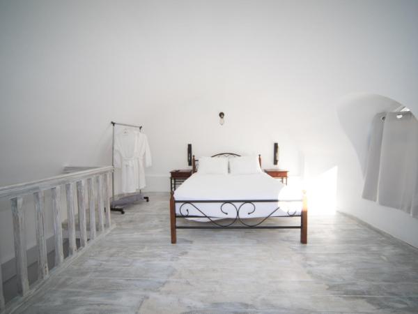 Villa Galaxy Santorini : photo 3 de la chambre suite deluxe avec jacuzzi extérieur - en duplex