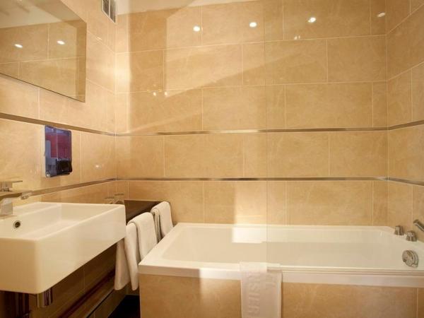 Hotel Montpensier : photo 3 de la chambre chambre double avec baignoire