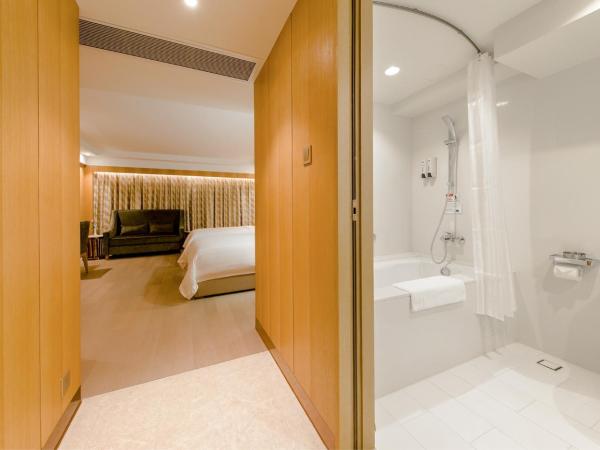 Royal Dragon Hotel : photo 3 de la chambre grande chambre de luxe