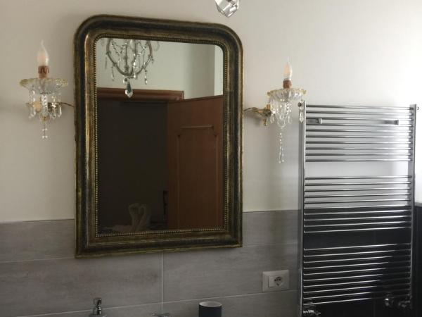 La Casa di Emanuella - Rooms & International Suites : photo 7 de la chambre chambre lit king-size