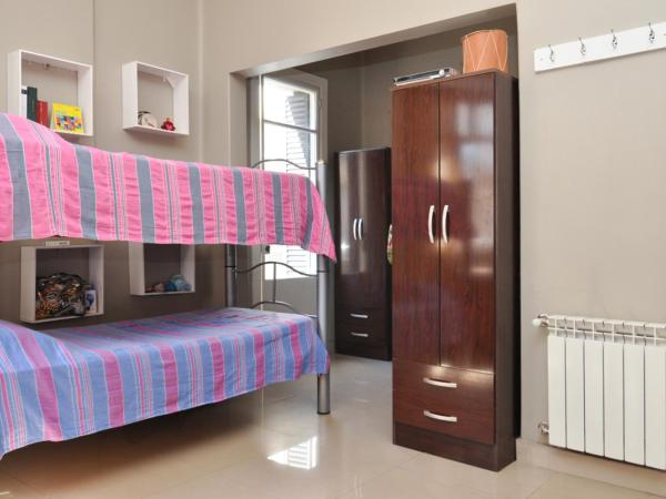 HA! 1 Resi para estudiantes : photo 1 de la chambre lit dans dortoir pour femmes de 6 lits