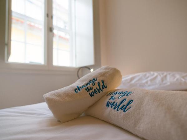 Change The World Hostels - Coimbra - Almedina : photo 4 de la chambre chambre double avec salle de bains privative