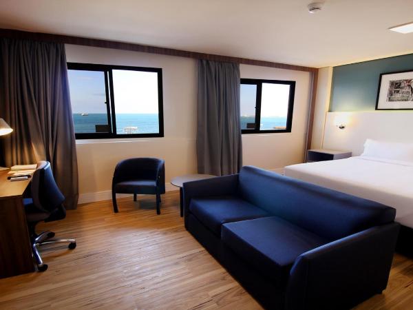 Holiday Inn Fortaleza, an IHG Hotel : photo 2 de la chambre chambre lit king-size - vue latérale sur mer - non-fumeurs