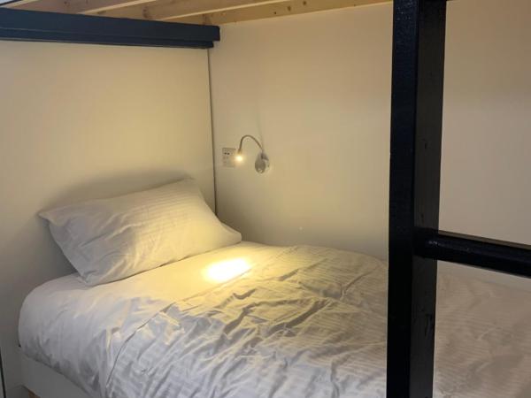 Rahman Hostel : photo 1 de la chambre lit dans dortoir pour hommes de 14 lits