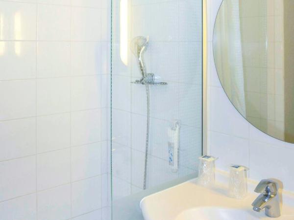 ibis budget Bordeaux Lac : photo 8 de la chambre chambre standard avec 1 lit double et 1 lit superposé