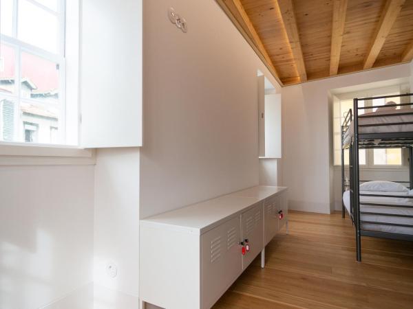 Change The World Hostels - Coimbra - Almedina : photo 3 de la chambre lit dans dortoir mixte de 4 lits