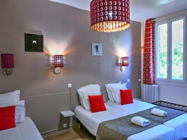 Hôtel Les Corps Saints : photo 1 de la chambre chambre triple