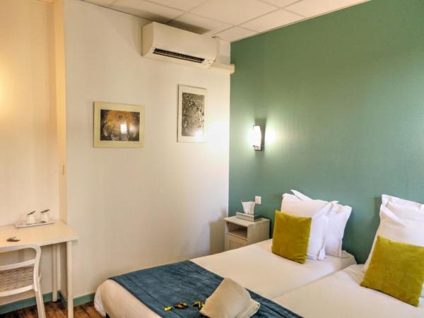 Hôtel Les Corps Saints : photo 1 de la chambre chambre lits jumeaux